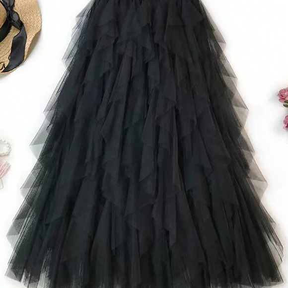 Black Elegant Women's Textured Asymmetric Mesh Tulle Skirt - Picture 3 of 4